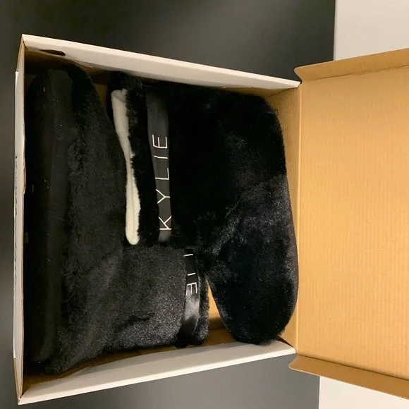 Slippers - Picture 6 of 8